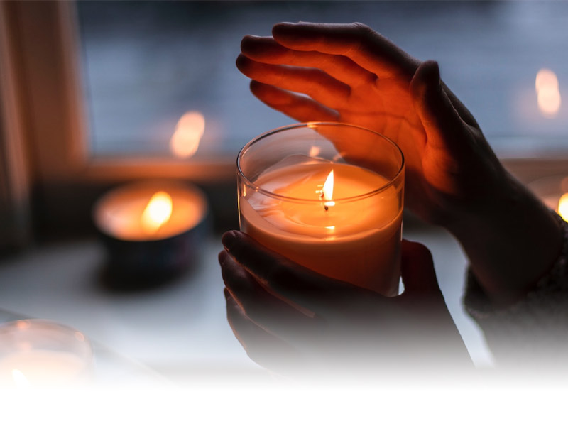روشن کردن شمع در خانه - دکوراسیون داخلی