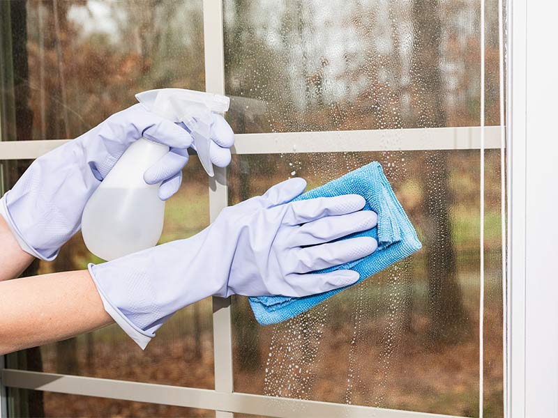 نحوه استفاده از شیشه پاک کن خانگی