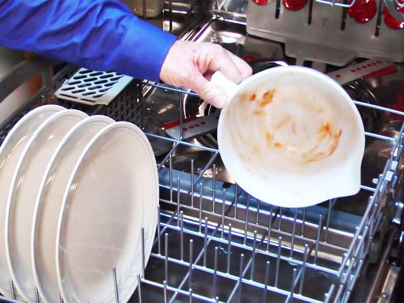 دمای نامناسب آب و تمیز نشدن ظروف در ظرفشویی